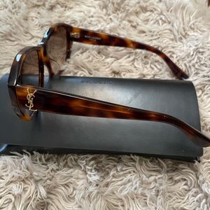 YSL Sunglasses. 💯 Authentic and Gorgeous Ombré Lens with tortoise frame